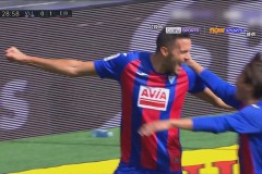 西甲联赛：马竞苏亚雷斯绝杀逆转，重夺领头羊宝座